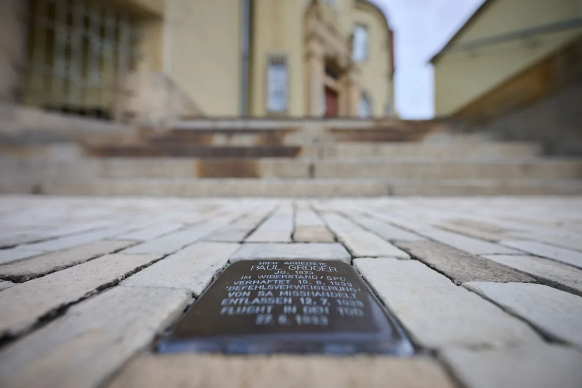 Cidade alemã proíbe novas instalações de placas memoriais do Holocausto